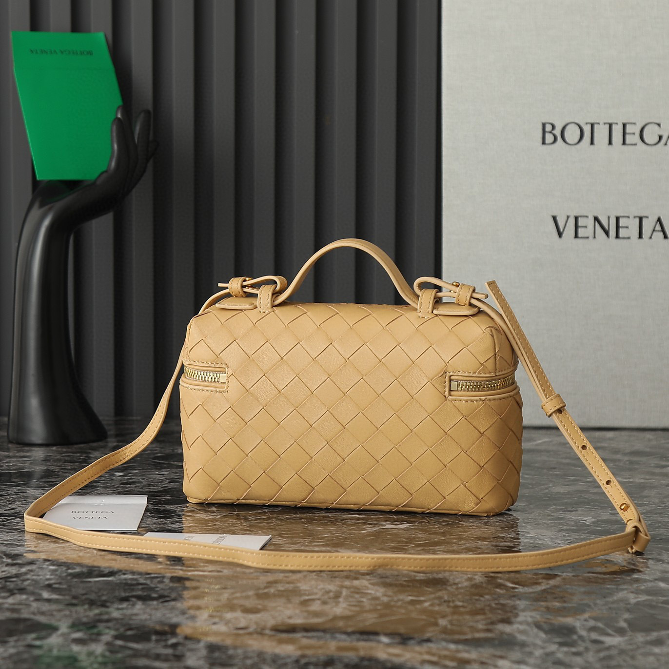 Borsa cosmetica Bottaca Veneta Dimensioni: 22*12*5cm