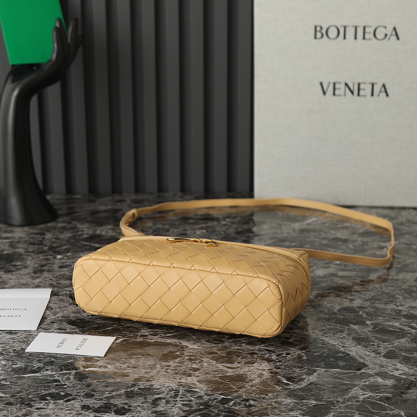 Borsa cosmetica Bottaca Veneta Dimensioni: 22*12*5cm