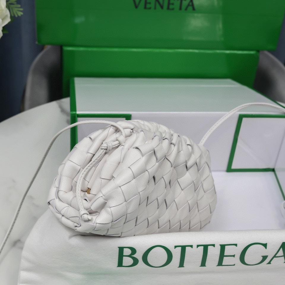 Botteca Veneta  Hand bag Size：23*13*8cm