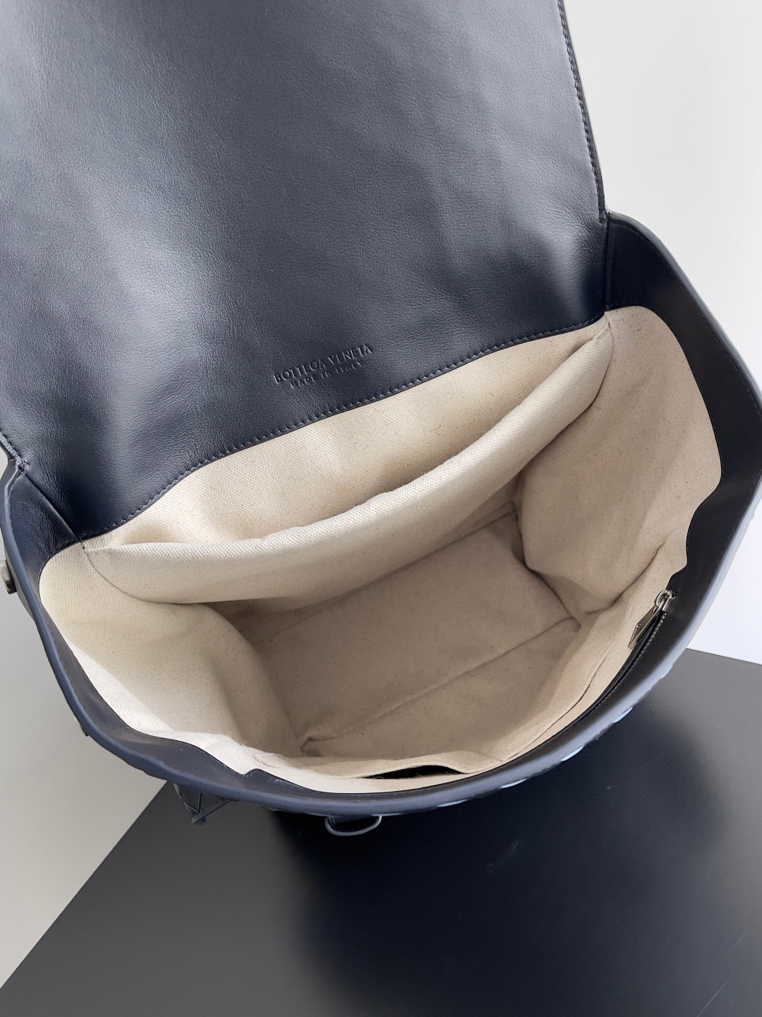 Botteca Veneta 背包尺寸：39*31*14cm
