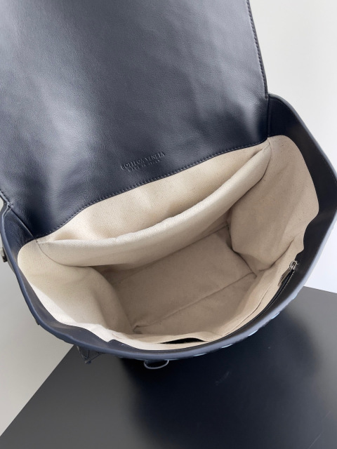 Botteca Veneta 背包尺寸：39*31*14cm