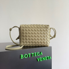 Botteca Veneta 单肩包 尺寸：22*15*8cm