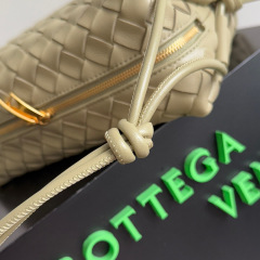 Botteca Veneta 单肩包 尺寸：22*15*8cm