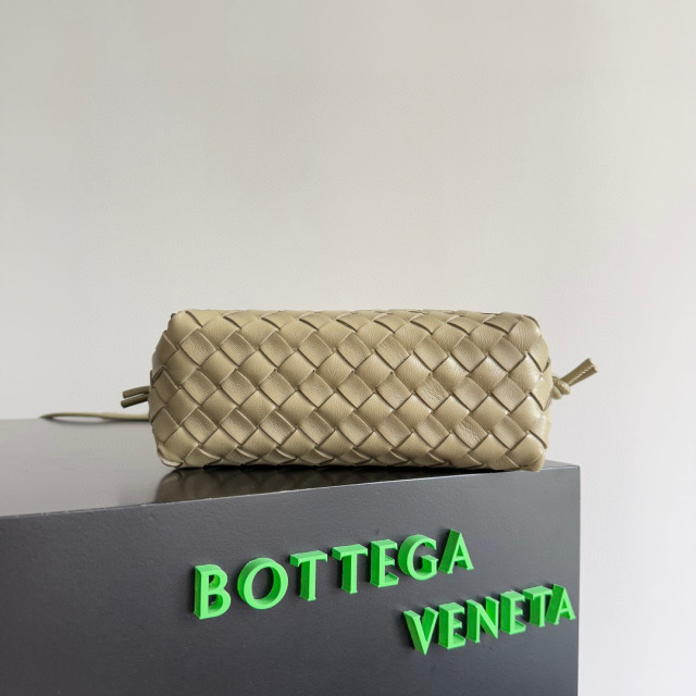 Botteca Veneta 单肩包 尺寸：22*15*8cm