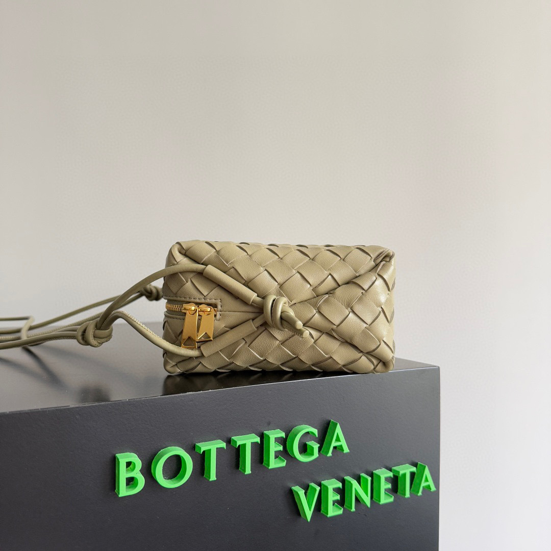 Botteca Veneta 单肩包 尺寸：22*15*8cm