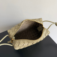 Botteca Veneta 单肩包 尺寸：22*15*8cm