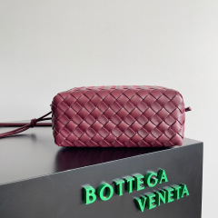 Botteca Veneta  Single shoulder bag Size：22*15*8cm