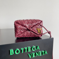 Botteca Veneta  Single shoulder bag Size：22*15*8cm