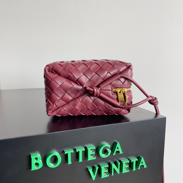 Botteca Veneta  Single shoulder bag Size：22*15*8cm