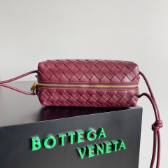 Botteca Veneta  Single shoulder bag Size：22*15*8cm