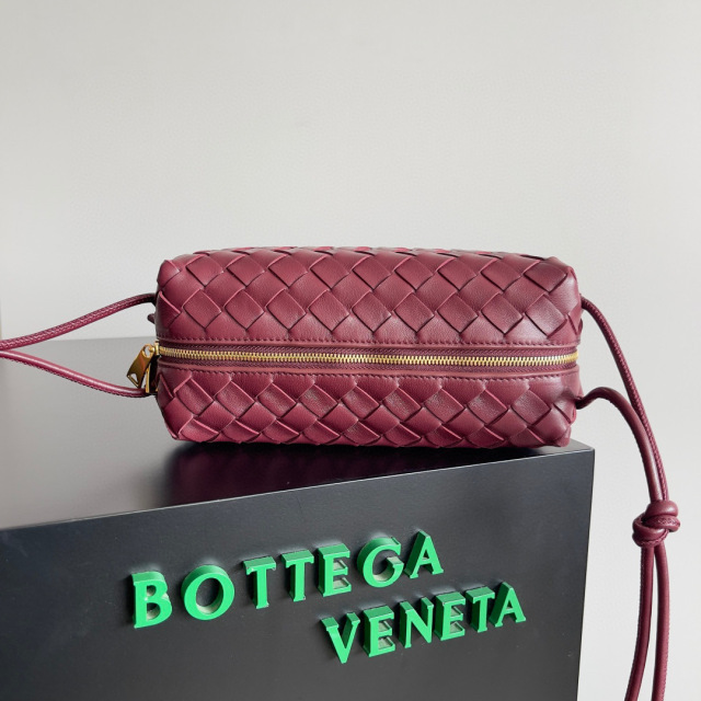 Botteca Veneta  Single shoulder bag Size：22*15*8cm