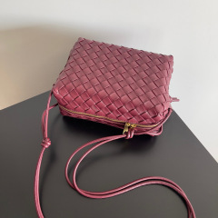Botteca Veneta  Single shoulder bag Size：22*15*8cm