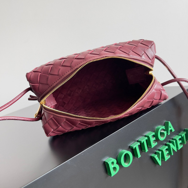 Botteca Veneta  Single shoulder bag Size：22*15*8cm