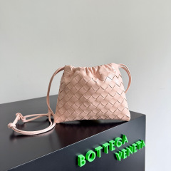 Botteca Veneta 单肩包 尺寸：21*16.6*3cm
