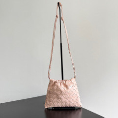 Botteca Veneta 单肩包 尺寸：21*16.6*3cm