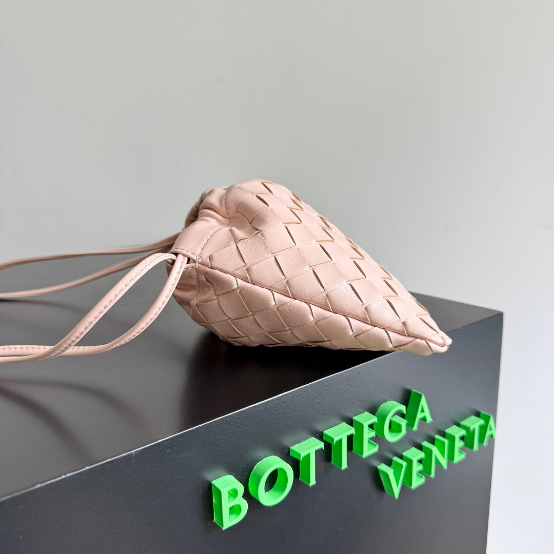 Botteca Veneta 单肩包 尺寸：21*16.6*3cm
