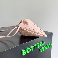Botteca Veneta 单肩包 尺寸：21*16.6*3cm