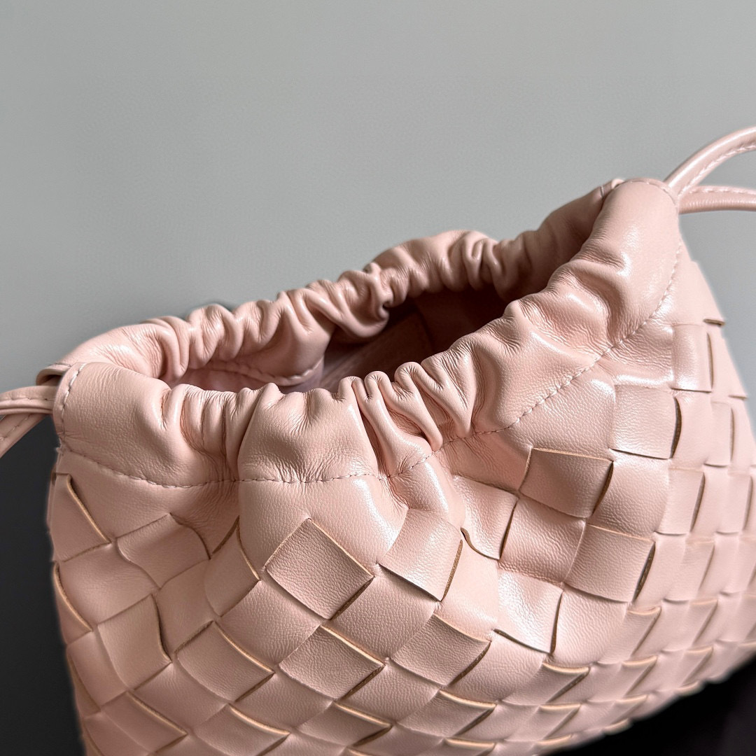 Botteca Veneta 单肩包 尺寸：21*16.6*3cm