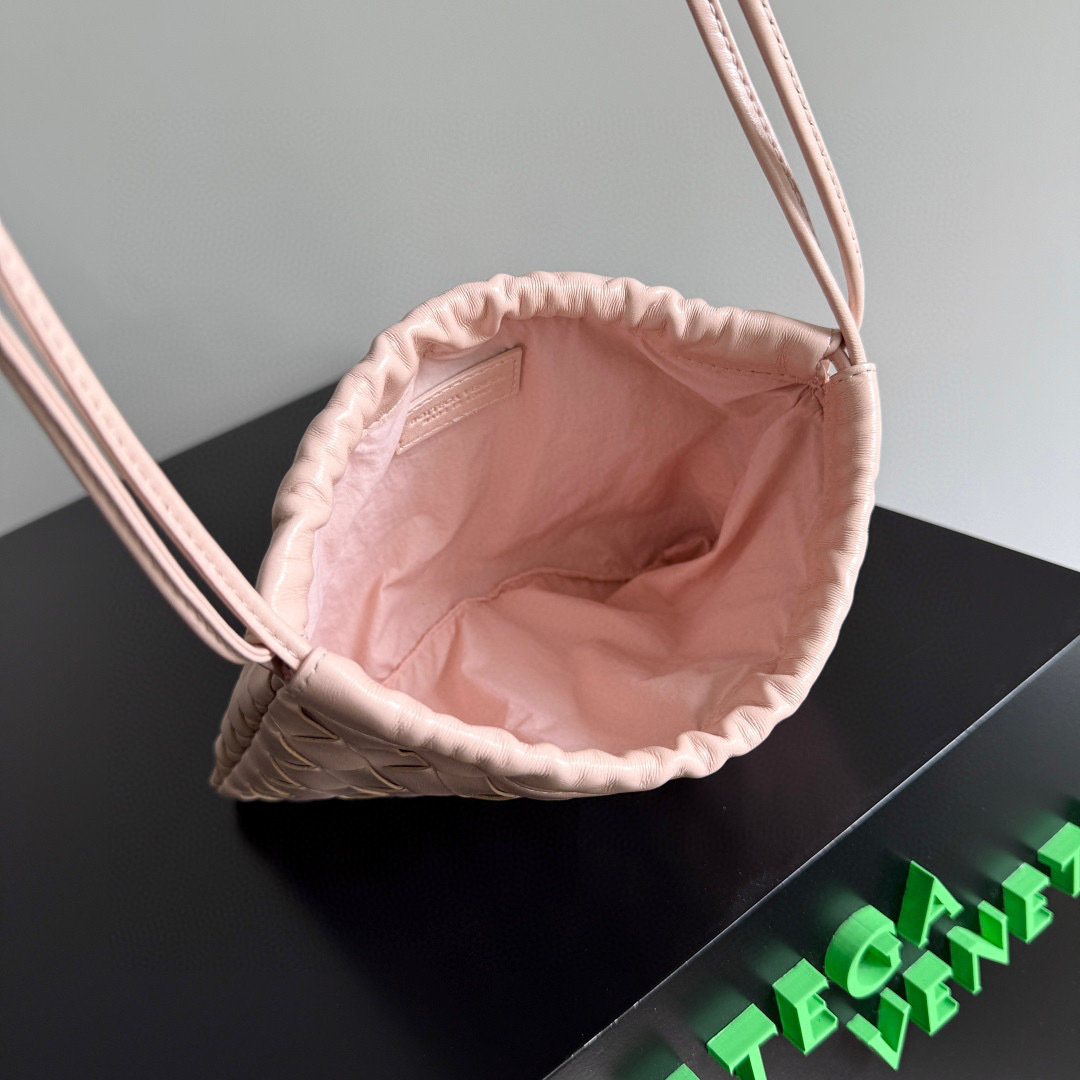 Botteca Veneta 单肩包 尺寸：21*16.6*3cm