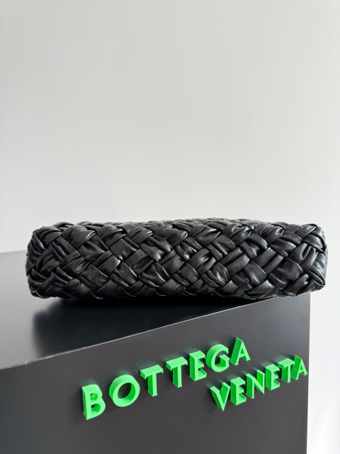 Botteca Veneta  Underarm bag Size：28.5*15*6cm