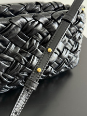 Botteca Veneta  Underarm bag Size：28.5*15*6cm