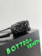 Botteca Veneta  Underarm bag Size：28.5*15*6cm