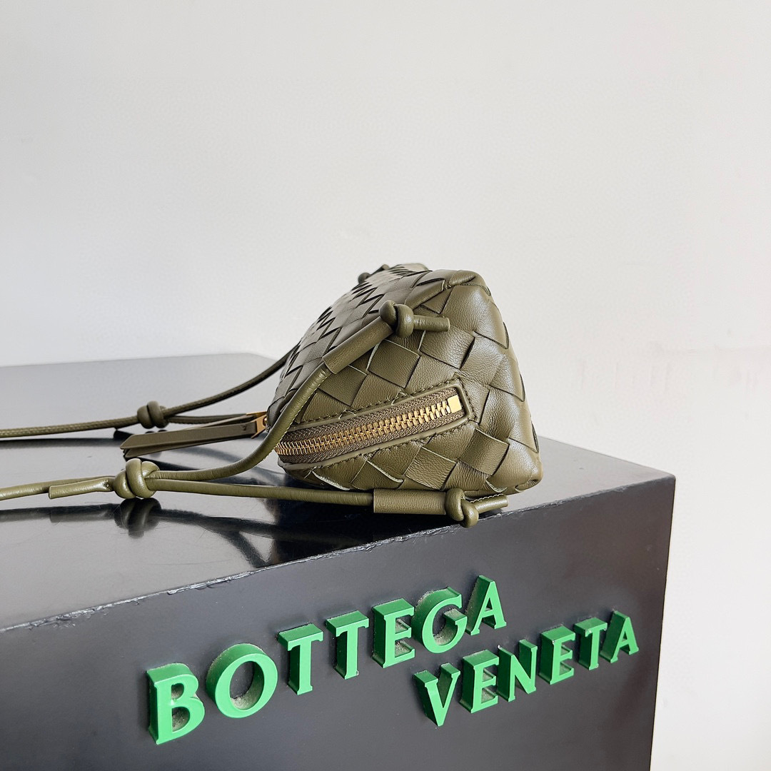 Botteca Veneta  Hand bag Size：18.5*11.5*8.5cm