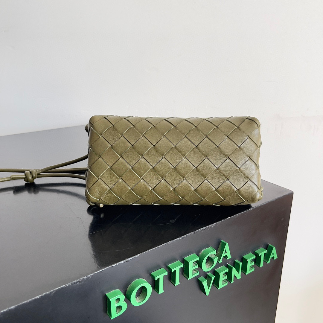 Botteca Veneta  Hand bag Size：18.5*11.5*8.5cm