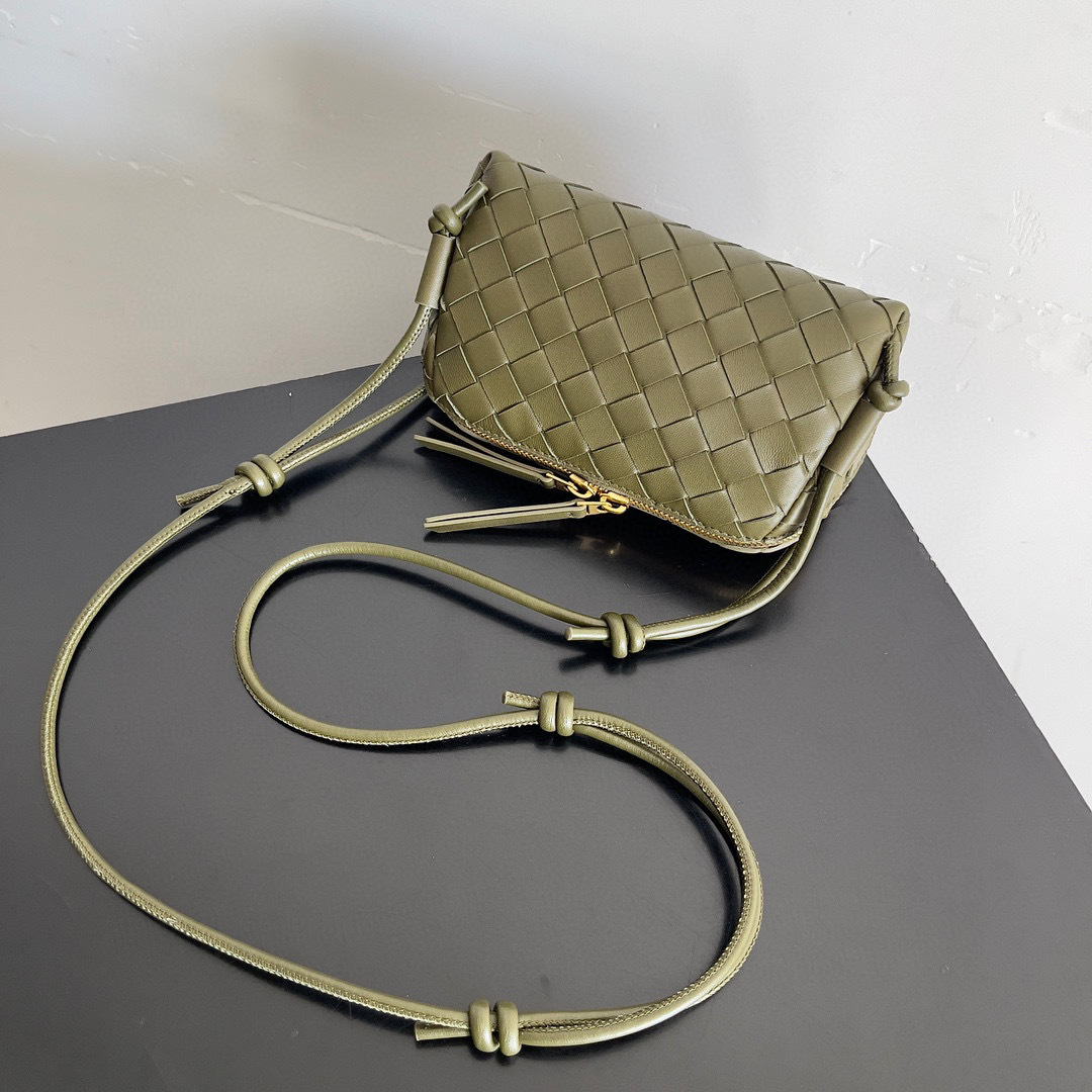 Botteca Veneta  Hand bag Size：18.5*11.5*8.5cm
