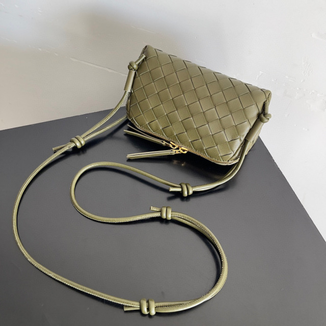 Botteca Veneta  Hand bag Size：18.5*11.5*8.5cm