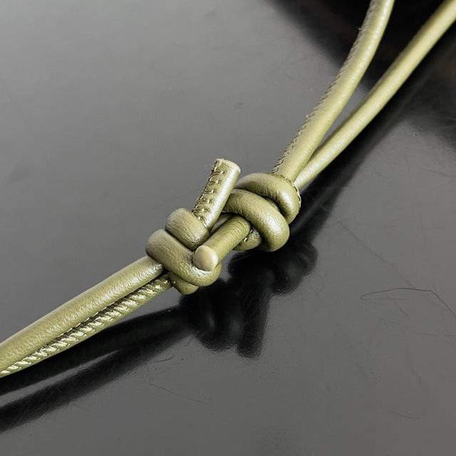 Botteca Veneta  Hand bag Size：18.5*11.5*8.5cm
