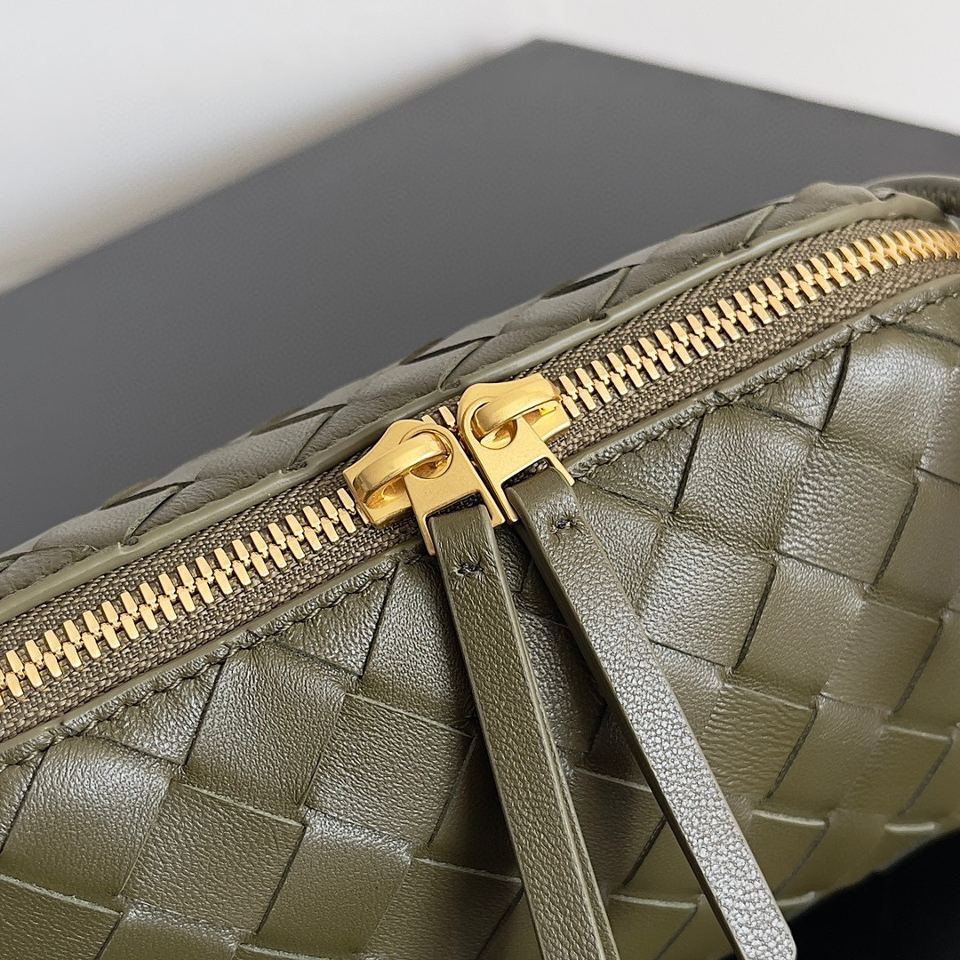 Botteca Veneta  Hand bag Size：18.5*11.5*8.5cm