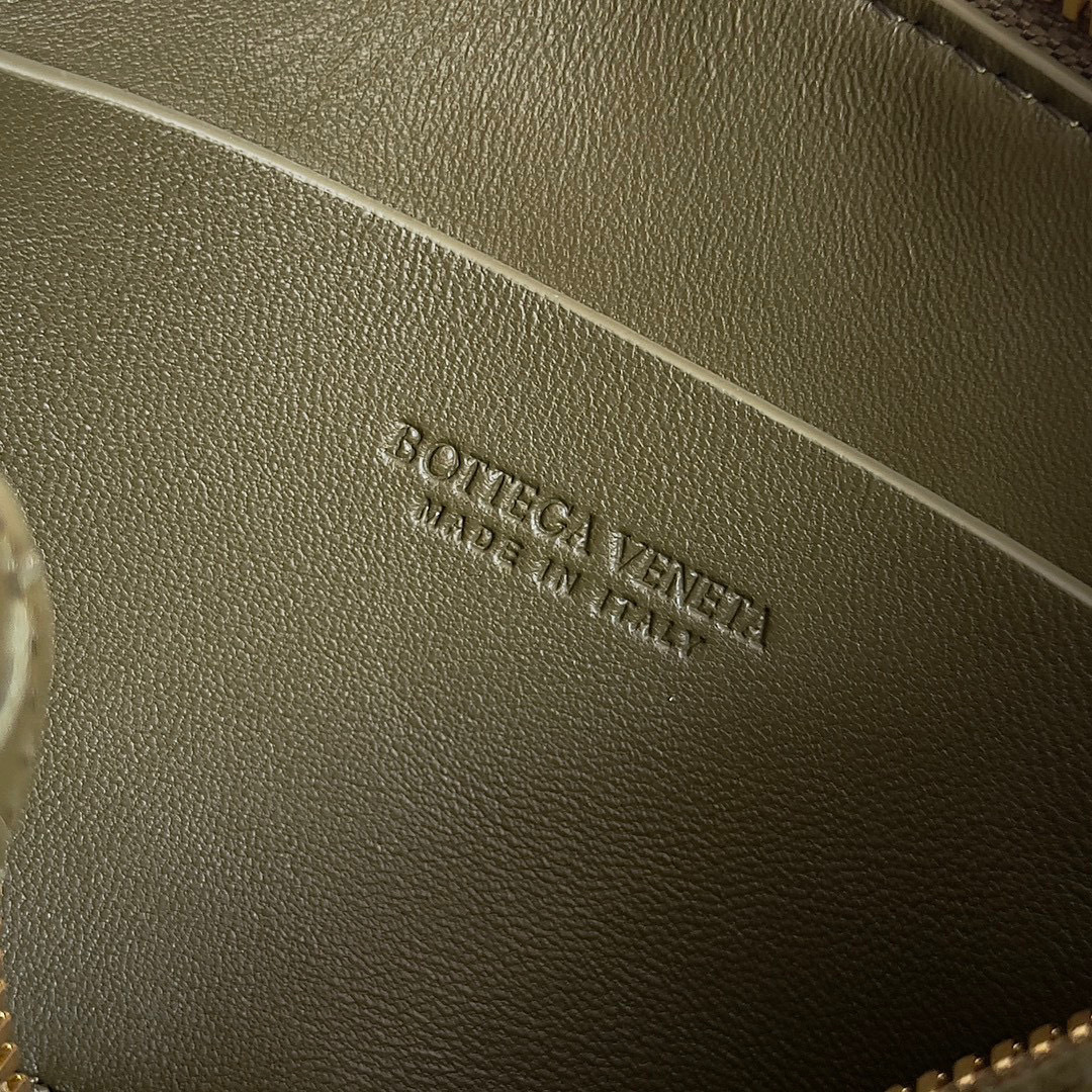 Botteca Veneta  Hand bag Size：18.5*11.5*8.5cm