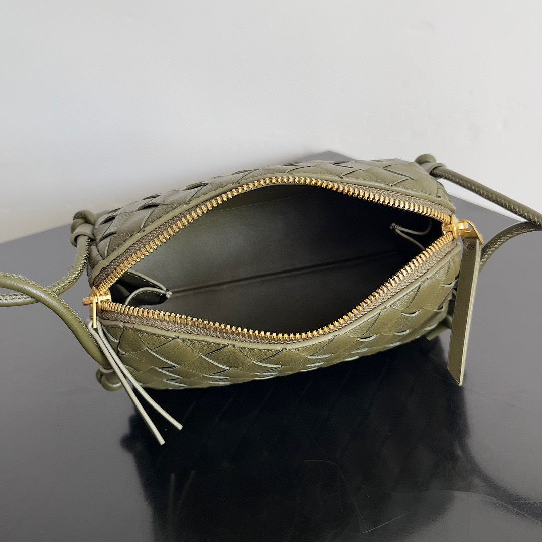 Botteca Veneta  Hand bag Size：18.5*11.5*8.5cm