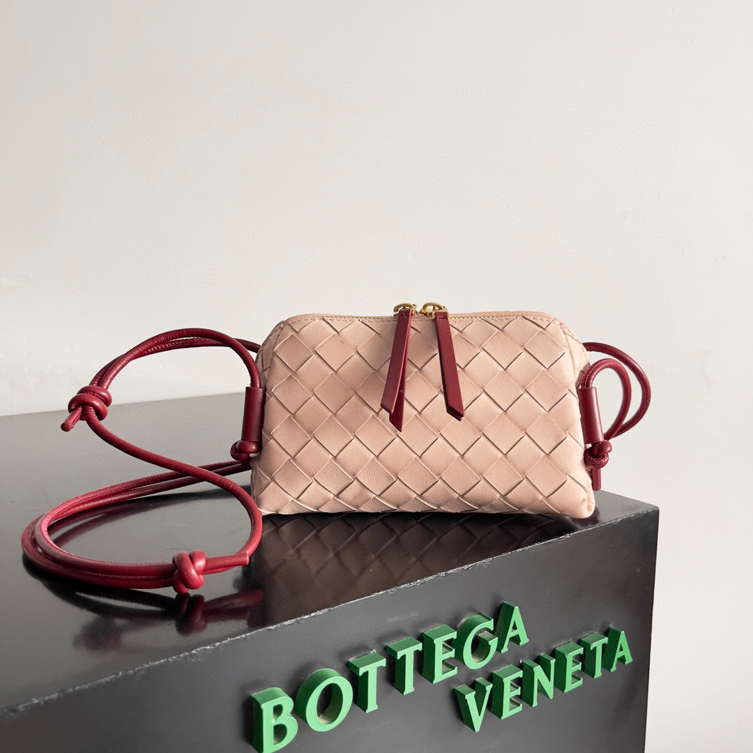 Botteca Veneta  Hand bag Size：18.5*11.5*8.5cm