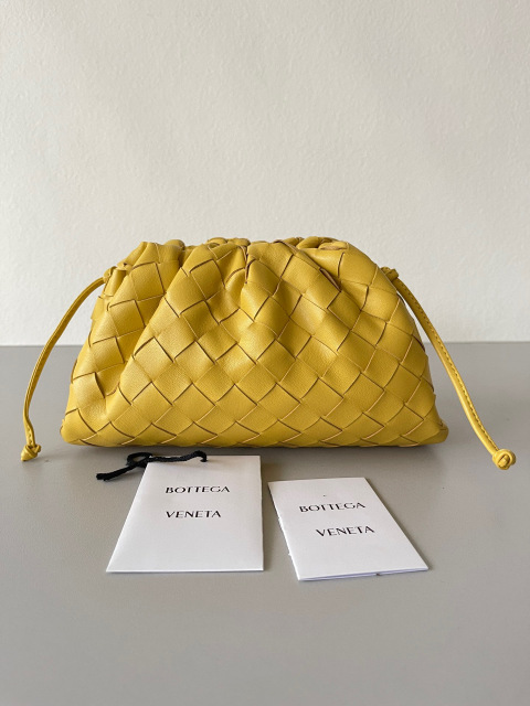 Botteca Veneta  Single shoulder bag Size：22*12*7cm