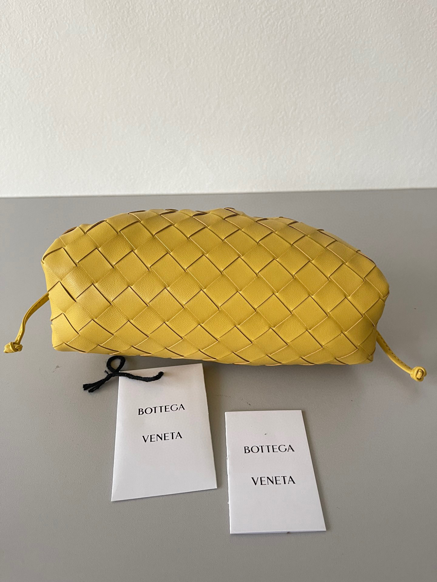Botteca Veneta  Single shoulder bag Size：22*12*7cm