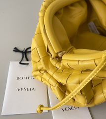 Botteca Veneta  Single shoulder bag Size：22*12*7cm
