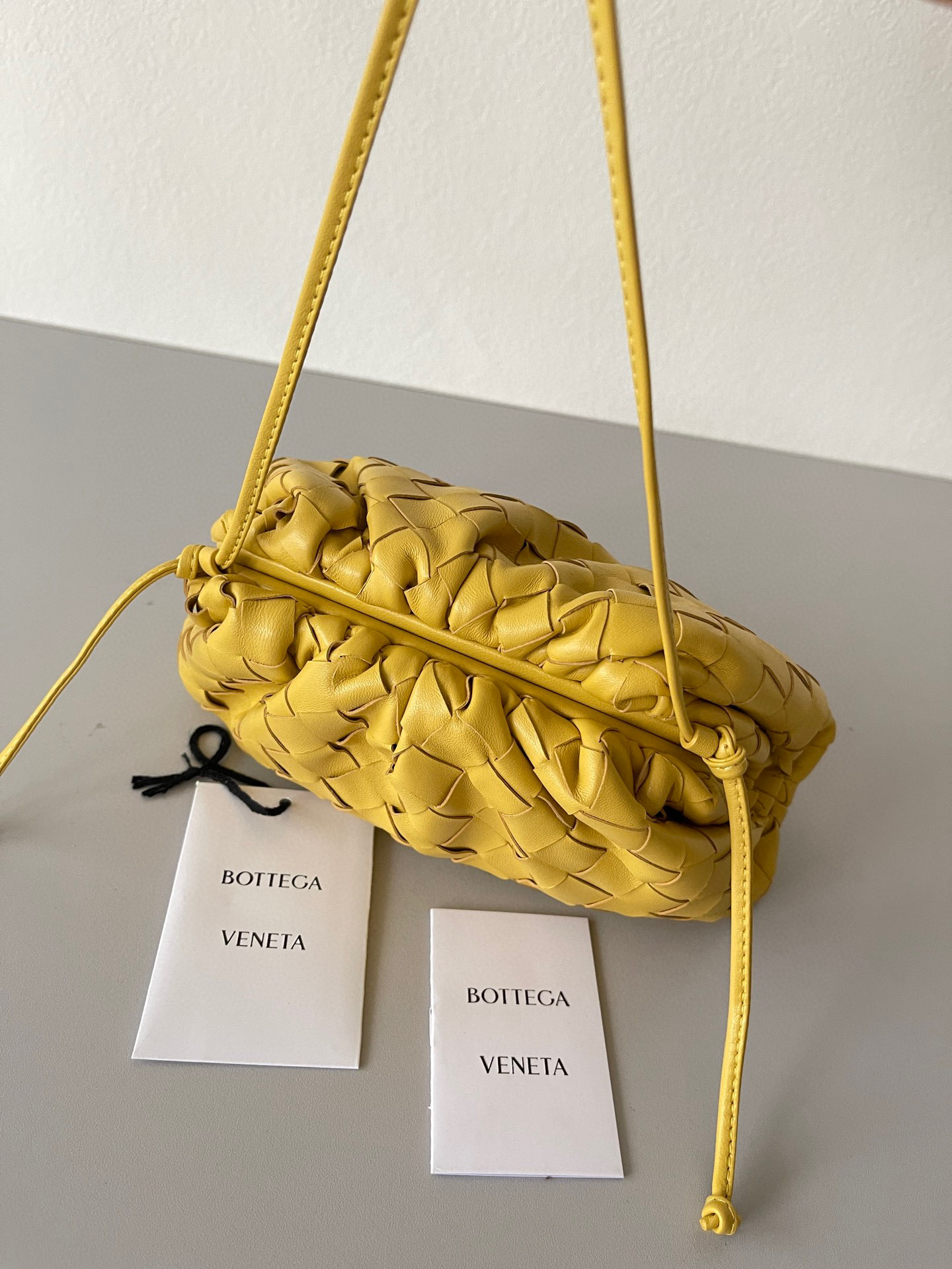 Botteca Veneta  Single shoulder bag Size：22*12*7cm