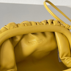 Botteca Veneta  Single shoulder bag Size：22*12*7cm