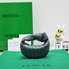 Botteca Veneta 腋下包尺寸：17*16*6.5cm