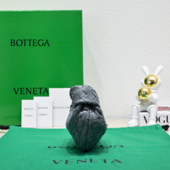 Botteca Veneta 腋下包尺寸：17*16*6.5cm
