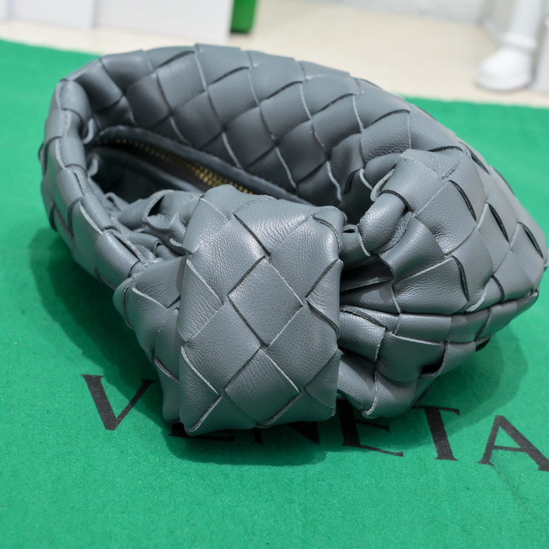 Botteca Veneta 腋下包尺寸：17*16*6.5cm