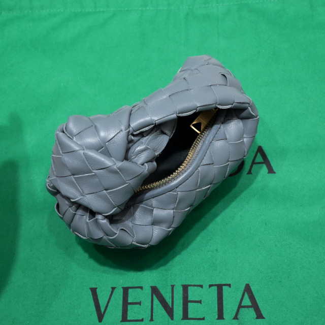 Botteca Veneta 腋下包尺寸：17*16*6.5cm