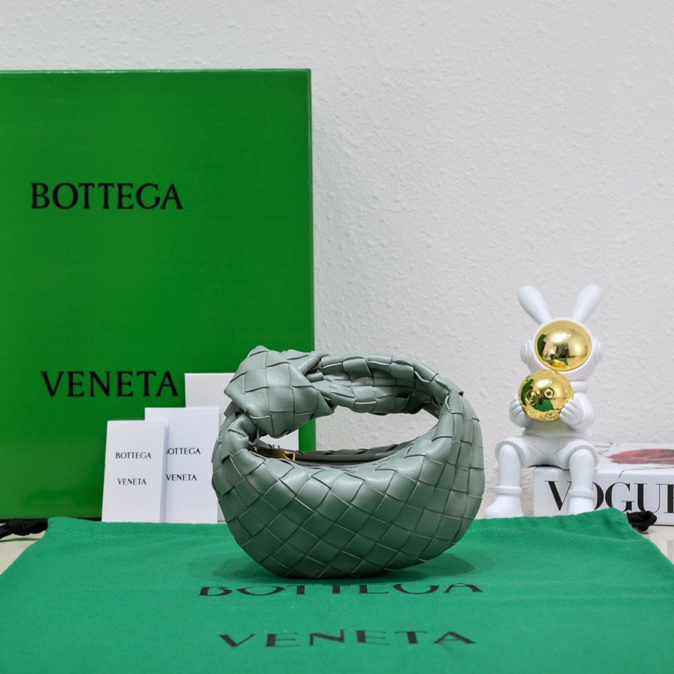 Botteca Veneta 腋下包尺寸：17*16*6.5cm