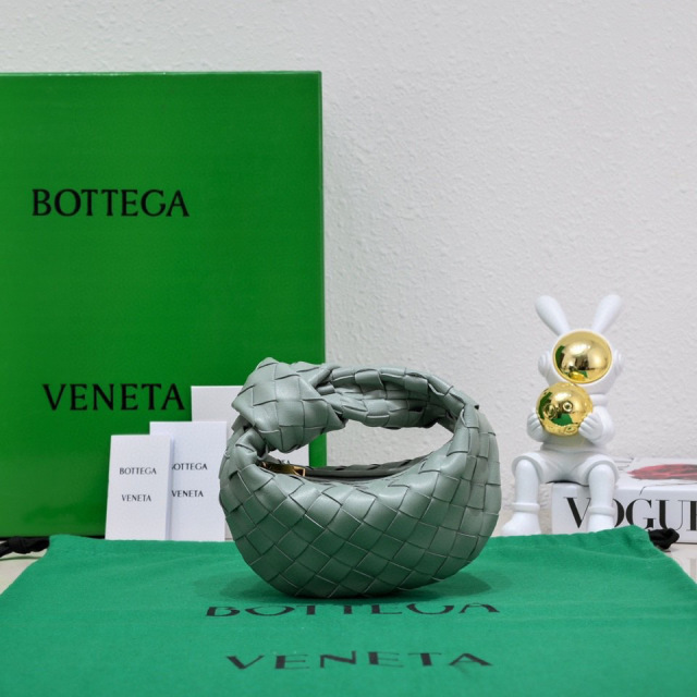 Botteca Veneta 腋下包尺寸：17*16*6.5cm