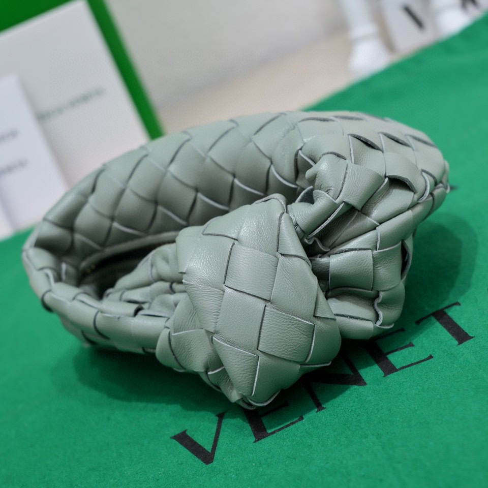 Botteca Veneta 腋下包尺寸：17*16*6.5cm
