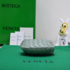 Botteca Veneta 腋下包尺寸：17*16*6.5cm