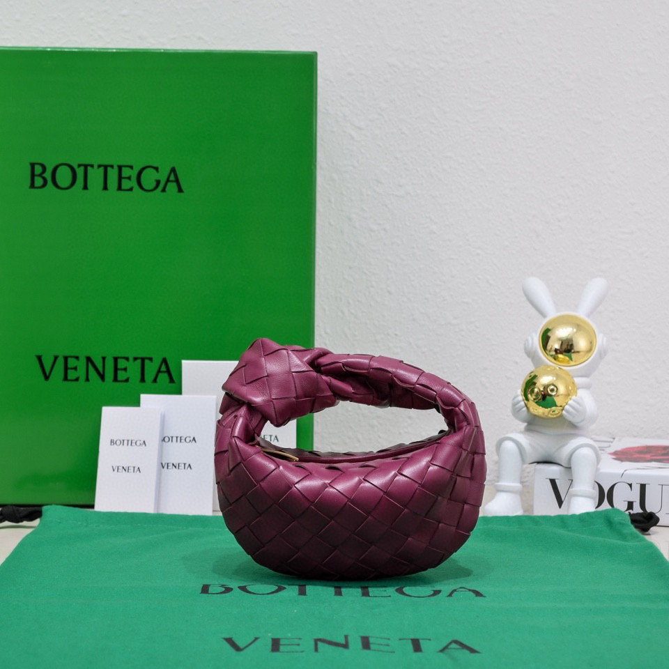 Botteca Veneta 腋下包尺寸：17*16*6.5cm