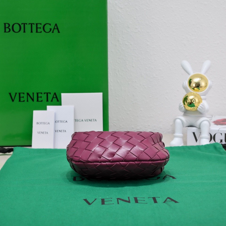 Botteca Veneta 腋下包尺寸：17*16*6.5cm